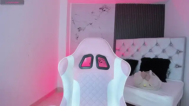 chloesagee online show from 5, 11, 2025