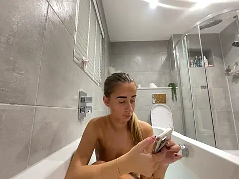 Snapshot of SexyySiSi chatting on 13, 11, 2025 SexyySiSi online show from 13, 11, 2025