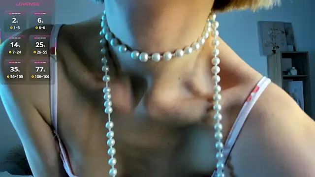 Ice Strawberry online show from 20, 11, 2025