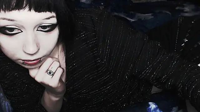 Snapshot of _LUCY_LAVE chatting on 4, 11, 2025 LUCY LAVE online show from 4, 11, 2025