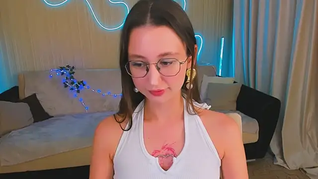 YourLovellyStory online show from 7, 10, 2025