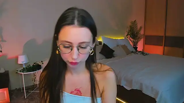 YourLovellyStory online show from 12, 10, 2025