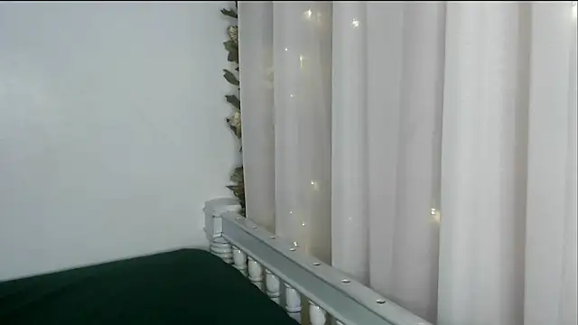 Snapshot of angelainparis28 chatting on 21, 9, 2025 angelainparis28 online show from 21, 9, 2025