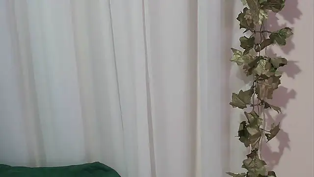 Snapshot of angelainparis28 chatting on 4, 10, 2025 angelainparis28 online show from 4, 10, 2025