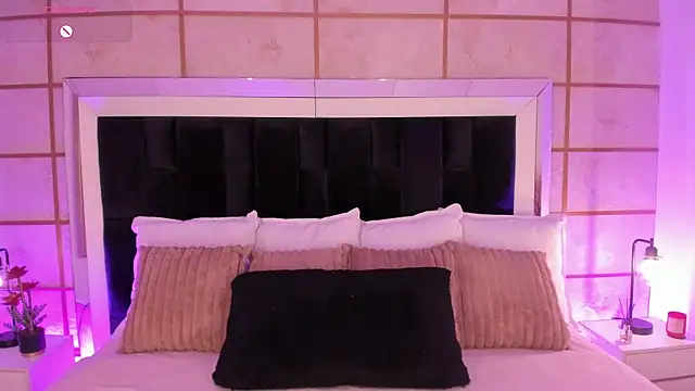 GretaVelvet online show from 6, 2, 2026