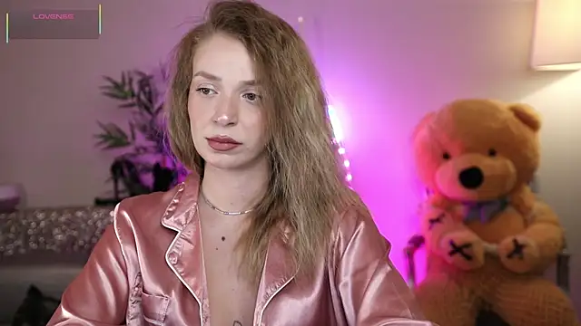 NovaHollisx online show from 11, 4, 2026