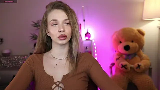 NovaHollisx online show from 22, 4, 2026