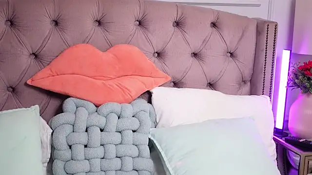 JenniferLovve online show from 12, 6, 2026