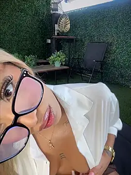 MystiqueXXX online show from 18, 4, 2026