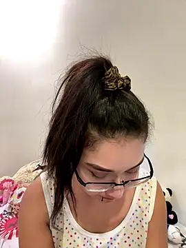 Snapshot of Chikinela chatting on 13, 10, 2025 Chikinela online show from 13, 10, 2025