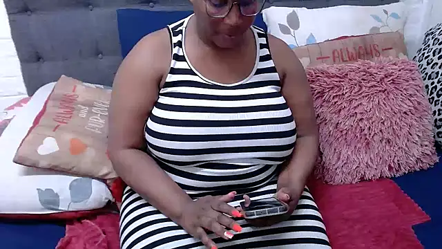 Snapshot of chockclitx5 chatting on 12, 7, 2026 chockclitx5 online show from 12, 7, 2026