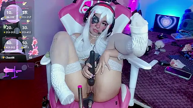 larah uwu online show from 30, 10, 2025