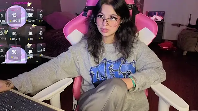 larah uwu online show from 16, 2, 2026