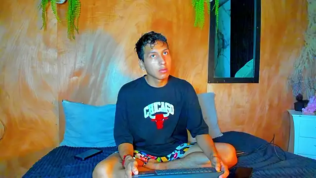 spicy adonhis online show from 29, 3, 2026