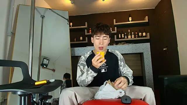 Snapshot of _DantFox_ chatting on 6, 10, 2025 DantFox online show from 6, 10, 2025