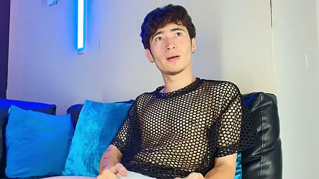 Snapshot of _DantFox_ chatting on 28, 10, 2025 DantFox online show from 28, 10, 2025