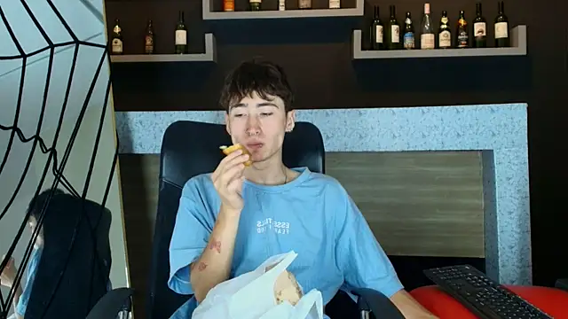 Snapshot of _DantFox_ chatting on 5, 11, 2025 DantFox online show from 5, 11, 2025