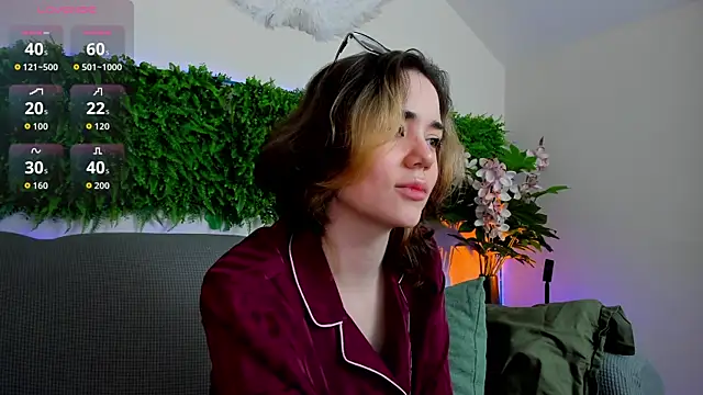 Sunny Teaze online show from 2, 11, 2025