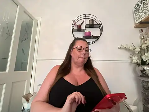 Snapshot of BuxomKitty_BBW chatting on 27, 5, 2026 BuxomKitty BBW online show from 27, 5, 2026