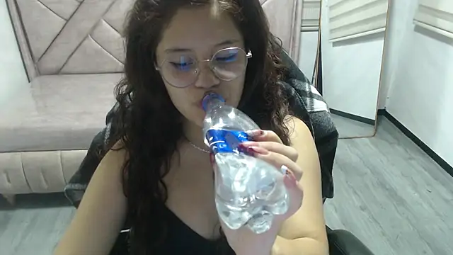 Snapshot of Velvet_Moon_V chatting on 26, 3, 2026 Velvet Moon V online show from 26, 3, 2026