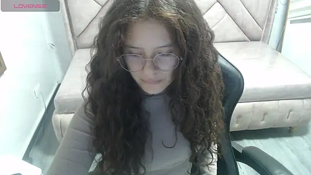 Snapshot of Velvet_Moon_V chatting on 30, 3, 2026 Velvet Moon V online show from 30, 3, 2026