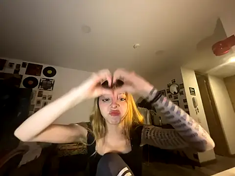 Snapshot of its_bibi chatting on 2, 12, 2025 its bibi online show from 2, 12, 2025