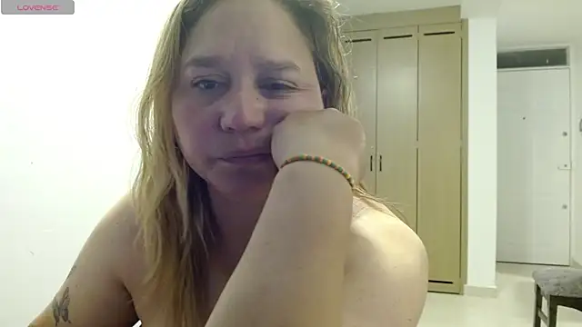 Snapshot of haashkyo chatting on 28, 4, 2026 haashkyo online show from 28, 4, 2026