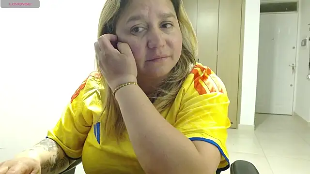 Snapshot of haashkyo chatting on 4, 7, 2026 haashkyo online show from 4, 7, 2026