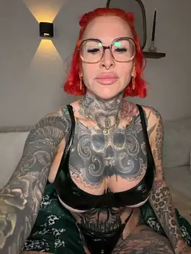 Snapshot of CatCoxx chatting on 24, 4, 2026 CatCoxx online show from 24, 4, 2026