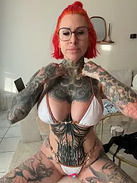 Snapshot of CatCoxx chatting on 26, 4, 2026 CatCoxx online show from 26, 4, 2026