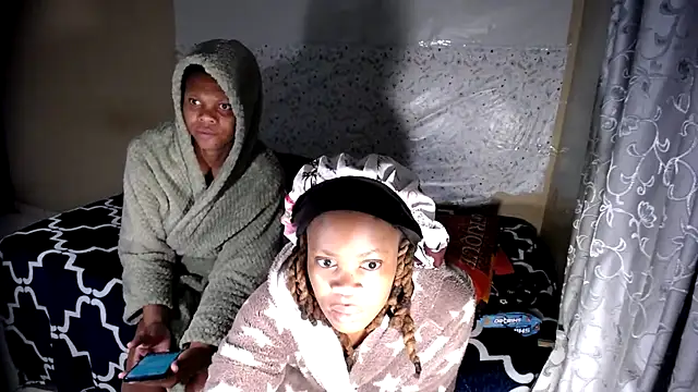 Snapshot of EssenceLovers chatting on 3, 7, 2026 EssenceLovers online show from 3, 7, 2026