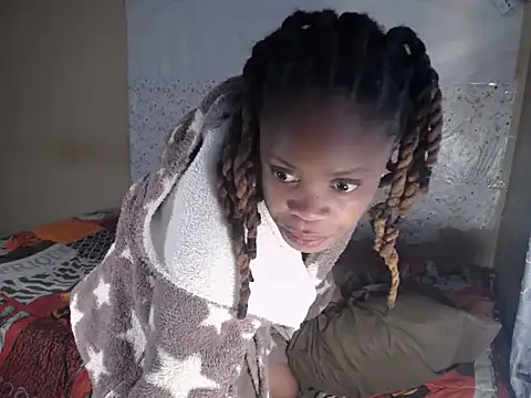 Snapshot of EssenceLovers chatting on 8, 7, 2026 EssenceLovers online show from 8, 7, 2026