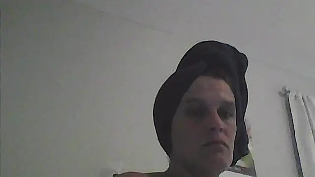 Snapshot of sarahkat86 chatting on 19, 4, 2026 sarahkat86 online show from 19, 4, 2026
