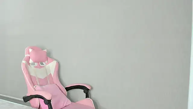 kendal hot01 online show from 22, 11, 2025