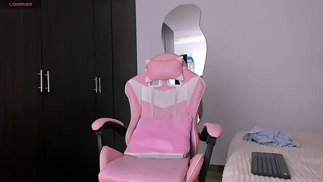 kendal hot01 online show from 27, 3, 2026