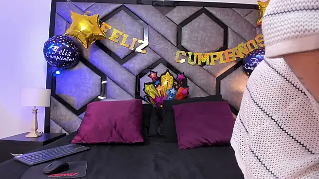 Snapshot of SuzzieSweet chatting on 8, 1, 2026 SuzzieSweet online show from 8, 1, 2026