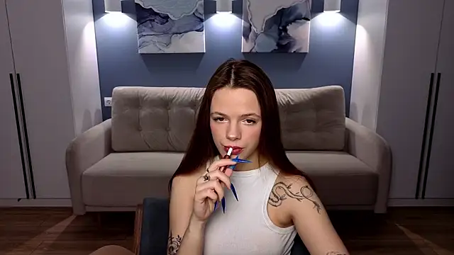 Snapshot of AliceDelaney chatting on 19, 11, 2025 AliceDelaney online show from 19, 11, 2025