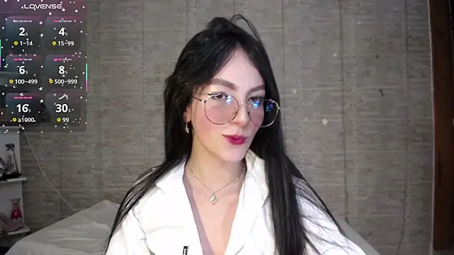 sarah saenz  online show from 13, 9, 2025