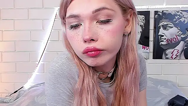 Snapshot of Blondy_Fina chatting on 10, 9, 2025 Blondy Fina online show from 10, 9, 2025