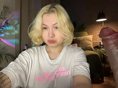 Snapshot of MoonIvy_ chatting on 2, 6, 2026 MoonIvy online show from 2, 6, 2026