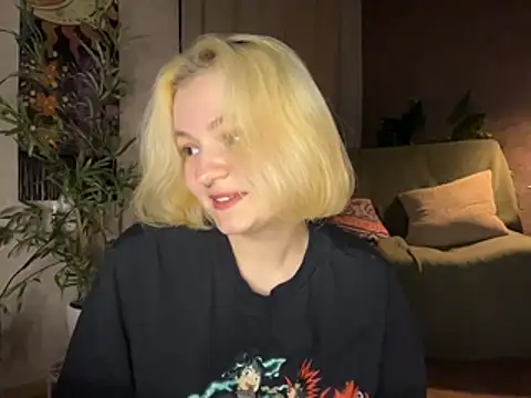 Snapshot of MoonIvy_ chatting on 12, 6, 2026 MoonIvy online show from 12, 6, 2026