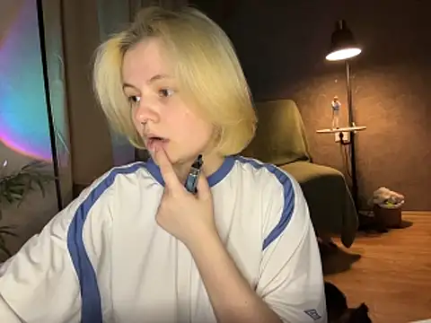 Snapshot of MoonIvy_ chatting on 28, 6, 2026 MoonIvy online show from 28, 6, 2026