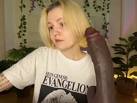 Snapshot of MoonIvy_ chatting on 5, 7, 2026 MoonIvy online show from 5, 7, 2026