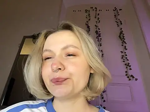 Snapshot of MoonIvy_ chatting on 20, 7, 2026 MoonIvy online show from 20, 7, 2026