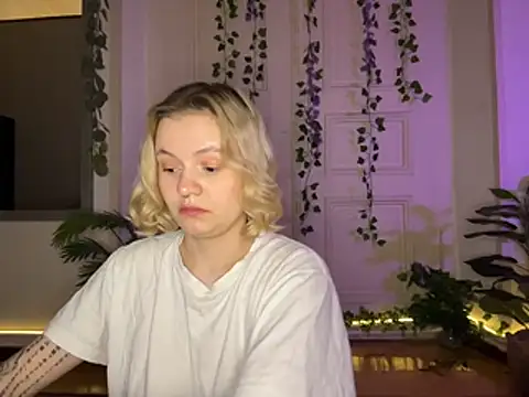 Snapshot of MoonIvy_ chatting on 1, 8, 2026 MoonIvy online show from 1, 8, 2026