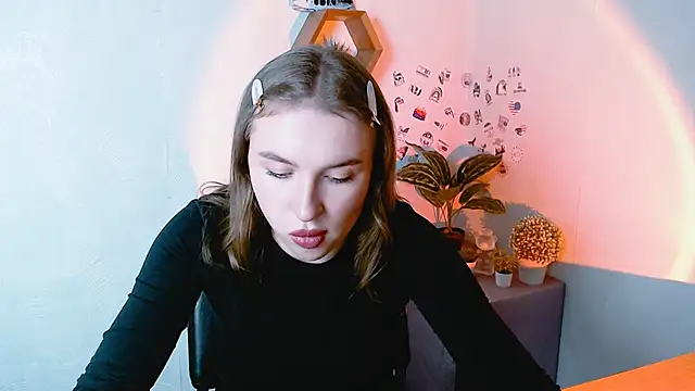 JuliaTopp  online show from 18, 9, 2025