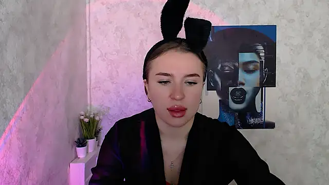 JuliaTopp  online show from 30, 9, 2025