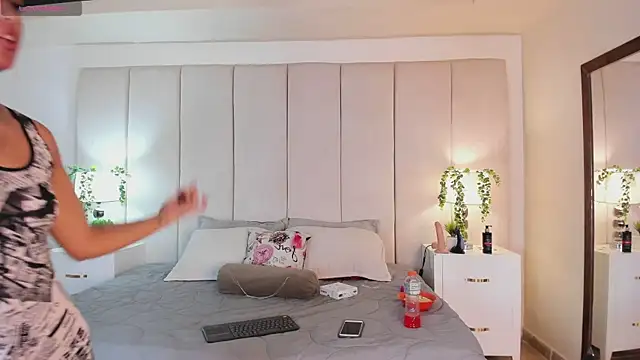 mia rousse25 online show from 16, 10, 2025