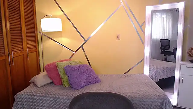 shirleyrojas online show from 15, 11, 2025