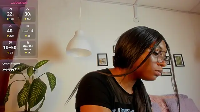 Coco joness online show from 15, 11, 2025